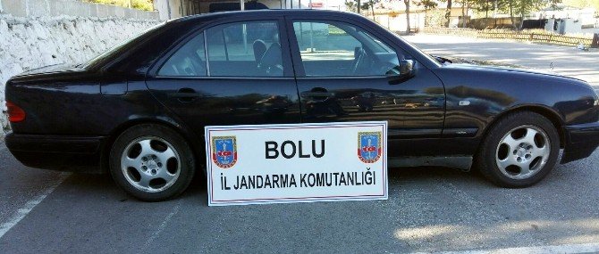 Kaçak Otomobilden Kaçak Sigara Çıktı