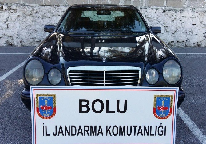 Kaçak Otomobilden Kaçak Sigara Çıktı