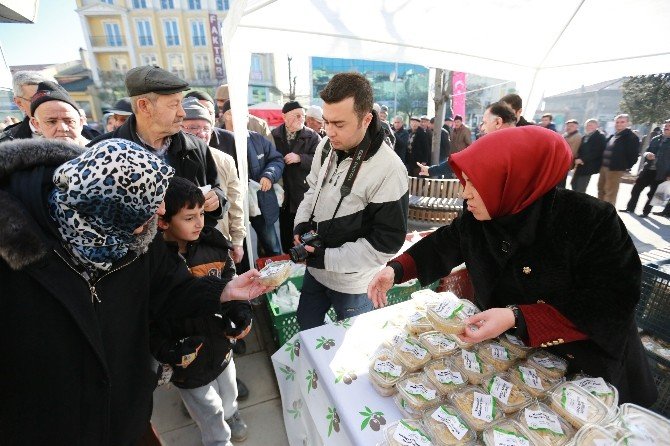 Bolu’da Kandil Nedeniyle Helva Dağıtıldı