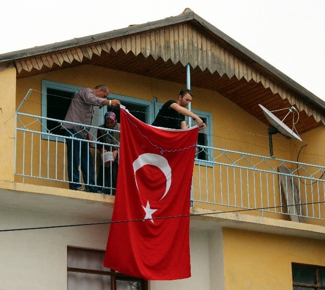 Bolu’da Şehit Polis Memurunun Evine Ateş Düştü