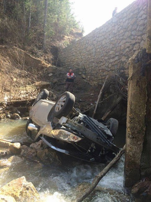 Bolu’da Otomobil Dereye Uçtu: 1 Ölü, 3 Yaralı