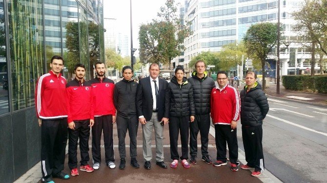 Milli Takım Paris’te Mahsur Kaldı