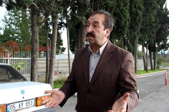 Kadınlar, "Boşanmış Mağdur Babalar Derneği" Başkanına Saldırdı