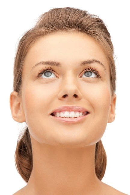 Boyun Bölgesindeki Kırışıklıklar Yaşınızı Ele Veriyor