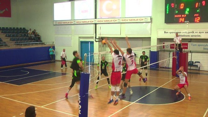Düzce Belediyespor Erkek Voleybol Takımı Sezonun İlk Maçında Ptt’ye 3-1 Yenildi