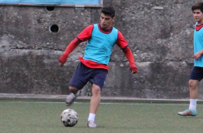 Barcelona Altyapısında Yetişen Bayram, Arda Turan Olma Yolunda