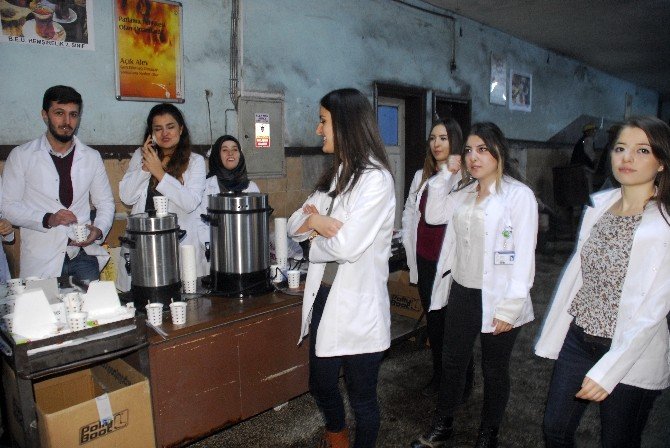 Hemşire Adaylarından ’Soğuk Madene Sıcak Uğurlama’