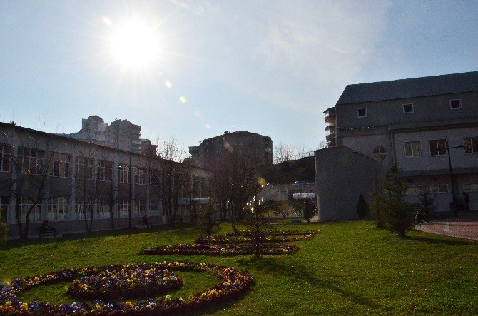Bülent Ecevit Üniversitesi’nin Mezun Sayısı 46 Bine Yaklaştı
