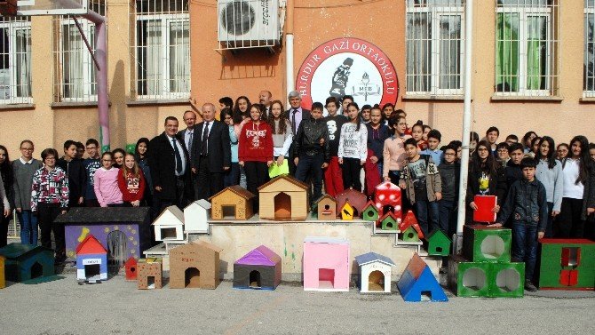 Öğrencilerden Sokak Hayvanları İçin Barınak