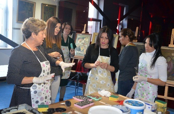 Kadınlar Ahşap Baskıyla “Yazma”ları Süsledi