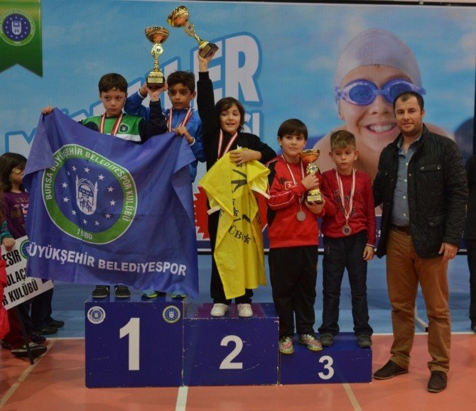 Kış Kupası İçin Kulaç Attılar