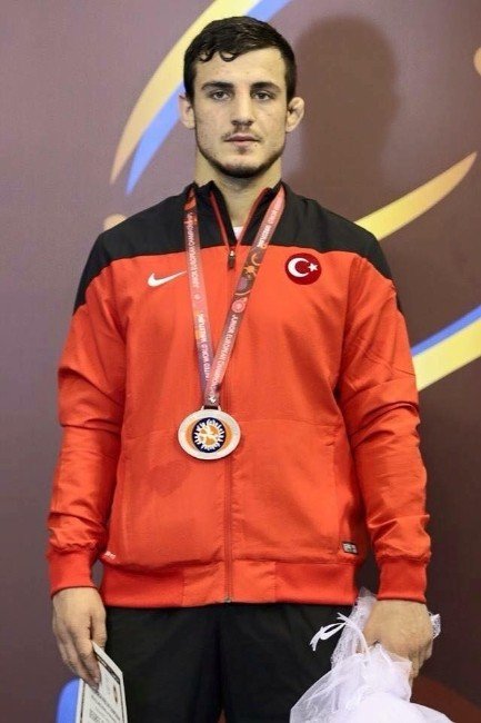 Dünya Şampiyonasına 6 Güreşçi