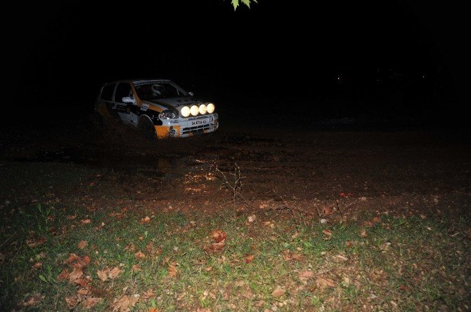 Gece Rallisi Nefes Kesti