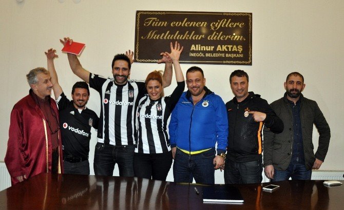 Beşiktaş Aşkı Nikah Masasına Da Yansıdı