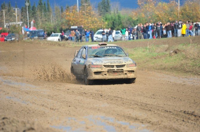 Ralli Şampiyonasında Pilotlar Zor Anlar Yaşadı