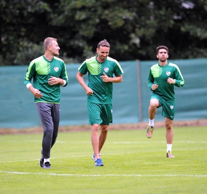 Bursaspor, Almanya’daki İlk Antrenmanını Gerçekleştirdi
