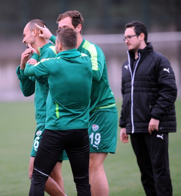 Bursaspor’da Neşeli Antrenman