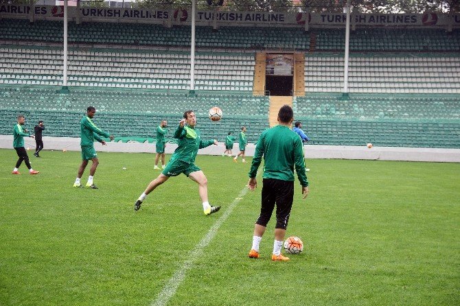 Bursaspor, Yağmur Altında Çalıştı