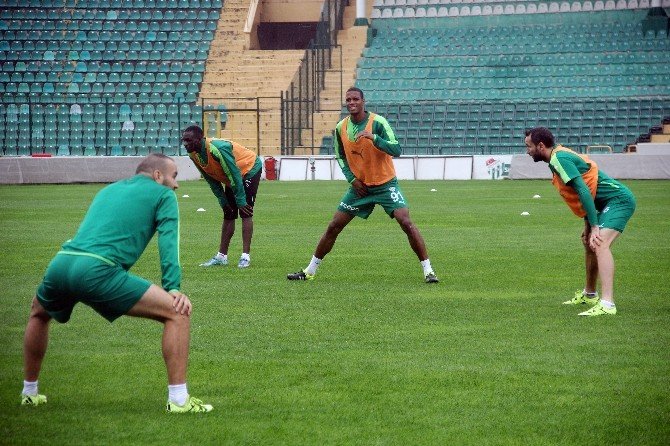 Bursaspor, Yağmur Altında Çalıştı