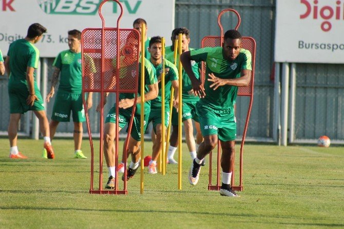Dzsudsak Bursaspor’un Antrenmanını İzledi