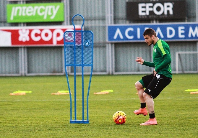 Bursaspor İki Eksikle Çalıştı