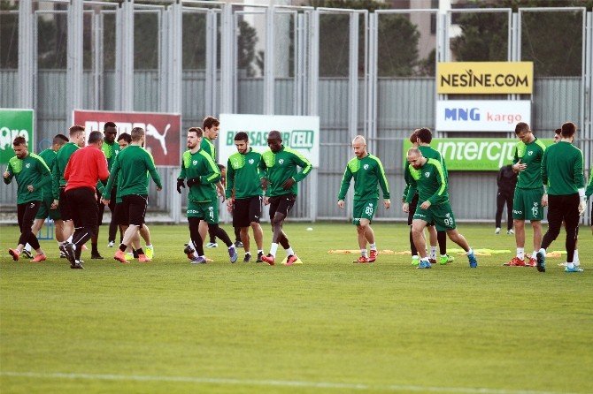 Bursaspor İki Eksikle Çalıştı