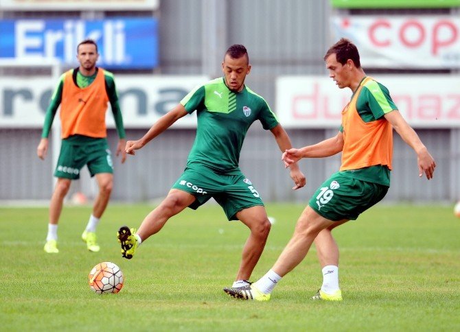 Bursaspor Çalışmalarını Sürdürüyor