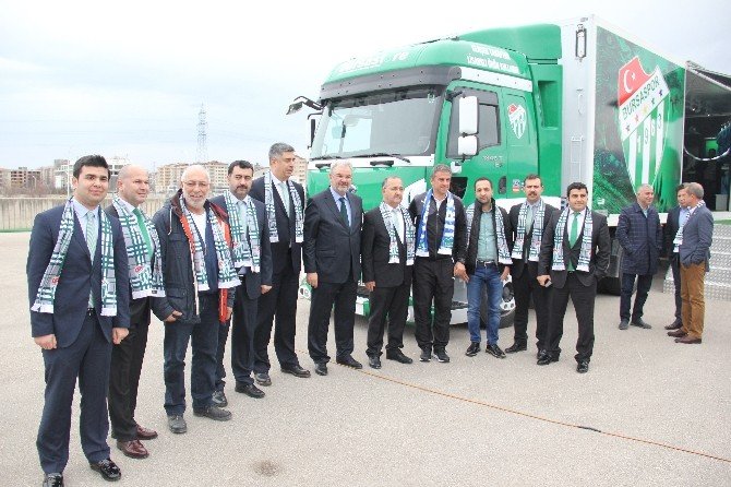 Bursaspor ’Store Tırı’na Kavuştu