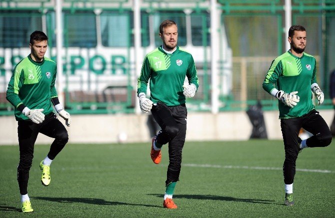Bursaspor, Suni Çimde Çalıştı