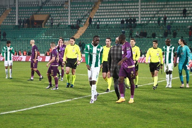 Bursaspor’da Futbolculara 100’er Bin Tl Para Cezası