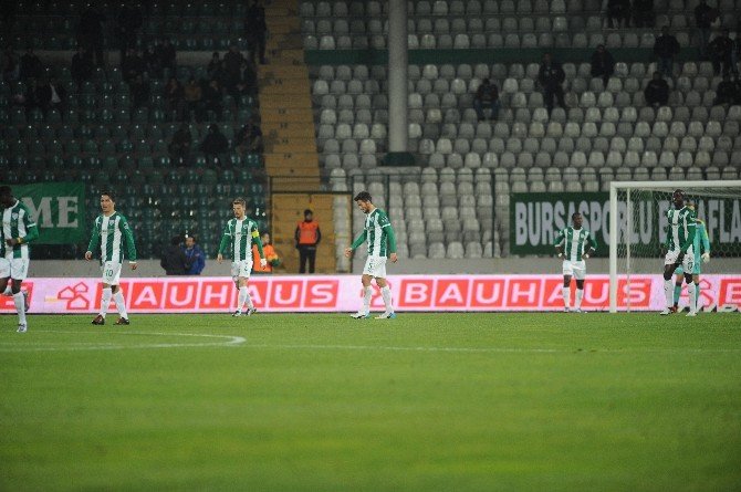 Bursaspor’da Futbolculara 100’er Bin Tl Para Cezası