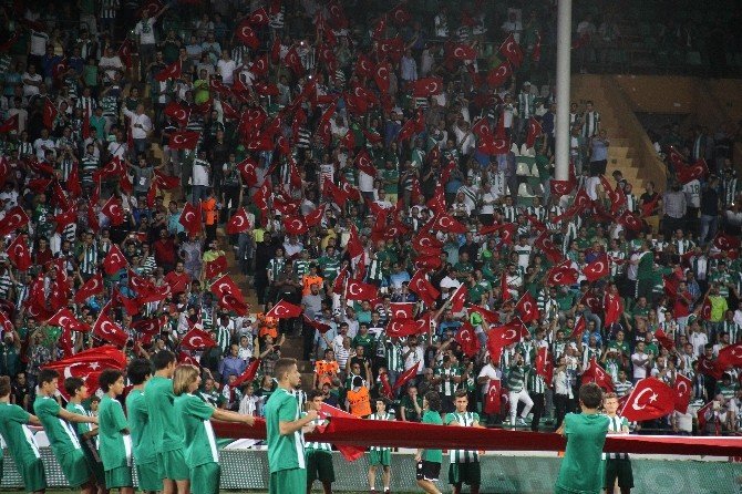 Bursaspor’dan Teröre Bayraklı Protesto