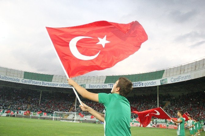 Bursaspor’dan Teröre Bayraklı Protesto