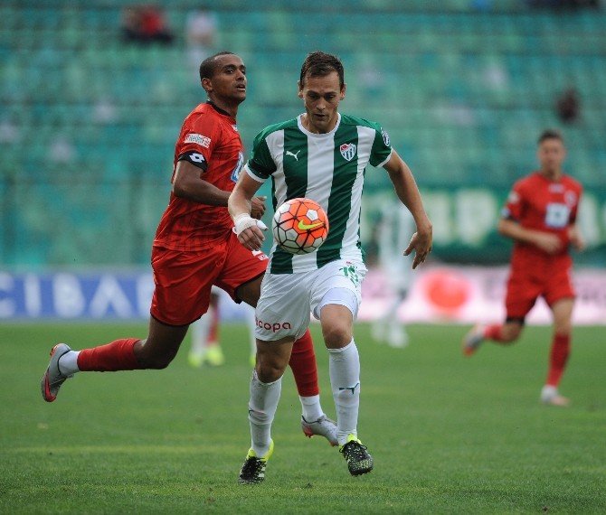 Bursasporlu Futbolcular 3 Gollü Galibiyeti Değerlendirdi