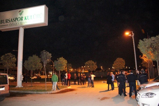 Bursaspor Taraftarından "İstifa" Protestosu