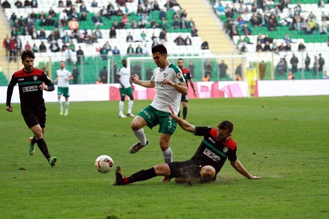 Bursaspor’un Yeni Stadyumunda Zemin Şoku