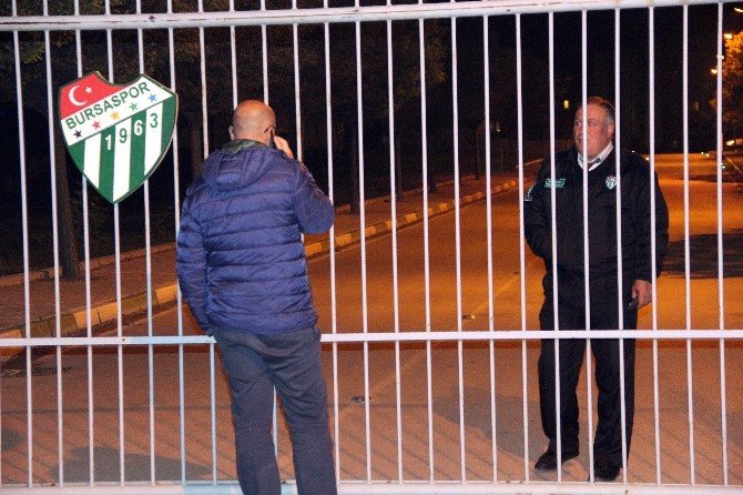 Bursaspor Taraftarından "İstifa" Protestosu
