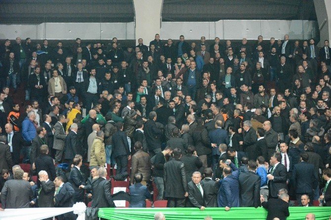 Bursaspor Kongresinde Kavga