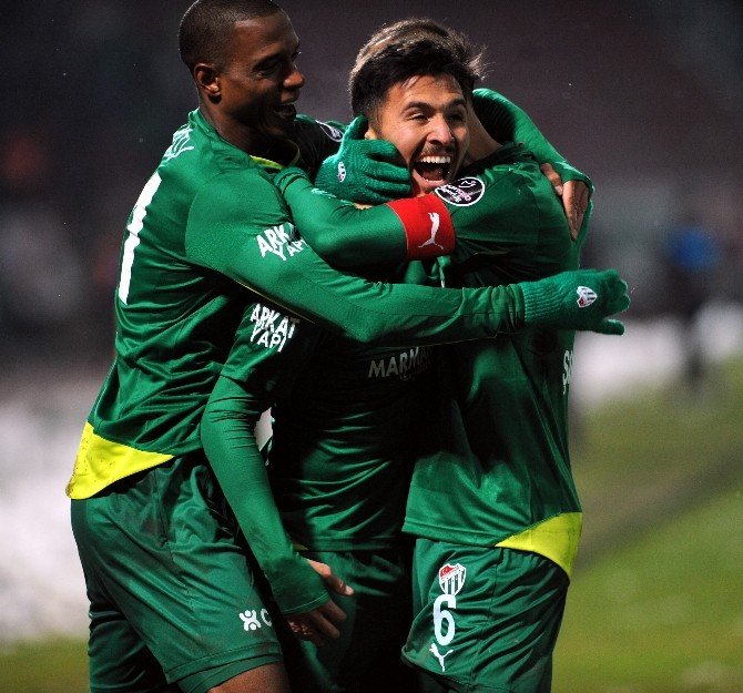 Bursaspor’da Futbolculara Başkandan 10 Bin Lira Prim