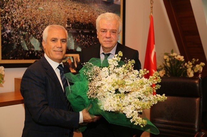 Bozbey: “Bu Şehirde Yaşayan Herkes Bursaspor’a Destek Vermeli"