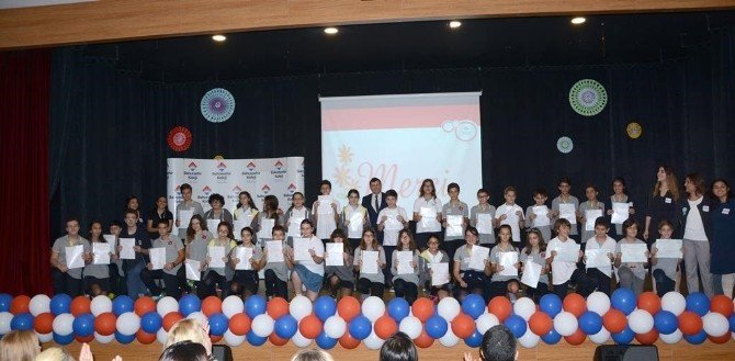 Bahçeşehirli Öğrenciler Başarı Belgelerini Aldı