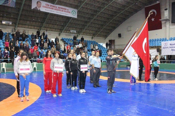 Büyük Bayanlar Güreş Türkiye Şampiyonası Edirne’de Başladı