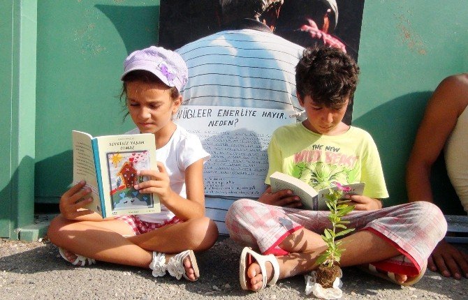 Nükleer Karşıtı Eyleme Arı Engeli