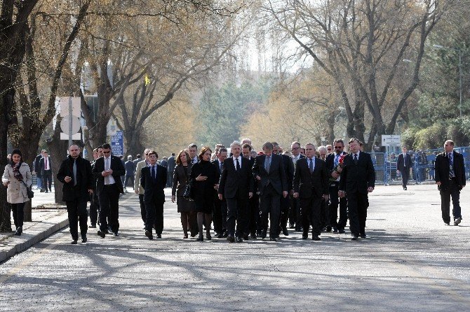 Başbakan Davutoğlu Patlama Bölgesinde