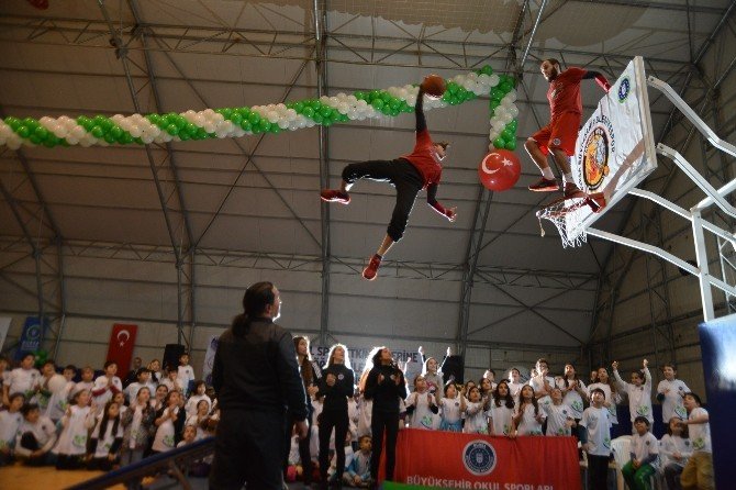 Büyükşehir 216 Bin Öğrenciyi Sporla Buluşturacak
