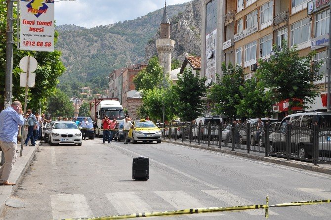 Yolun Ortasına Bırakılan Valiz Bomba Paniği Oluşturdu