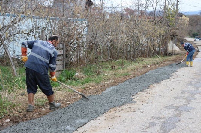 Akçakoca’da Cadde Ve Sokaklarda Onarım Bakım Çalışmaları Devam Ediyor