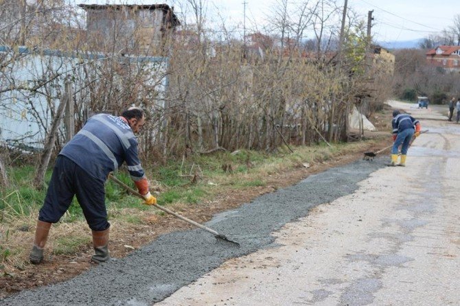 Akçakoca’da Cadde Ve Sokaklarda Onarım Bakım Çalışmaları Devam Ediyor