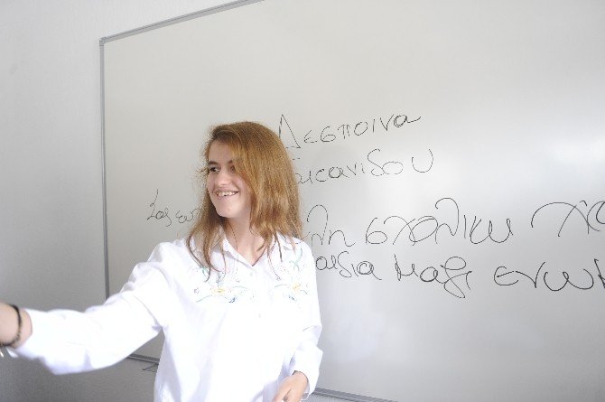 Rum Ortaokul Ve Lisesi 40 Yıl Sonra Eğitime Başladı