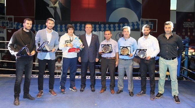 Canik’te Nefes Kesen Boks Turnuvası